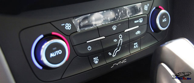 Bảng giá xe ô tô Ford Focus Hatchback mới cập nhật