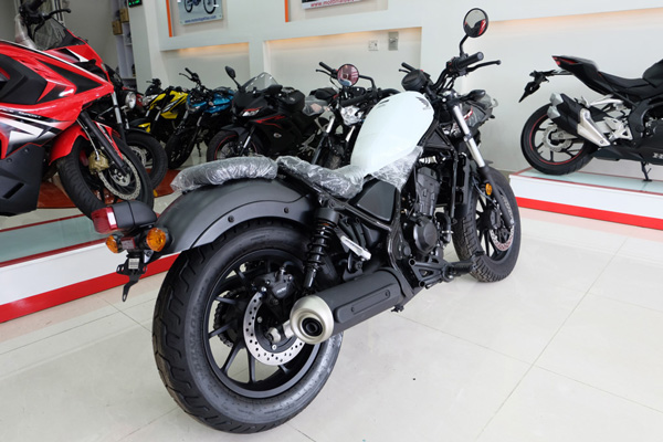 Honda Rebel 300 nhập ngoại giá 170 triệu chào sân Việt