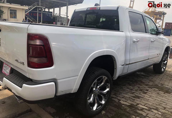Sài Thành đón chiếc bán tải khủng Ram 1500 Limited đầu tiên