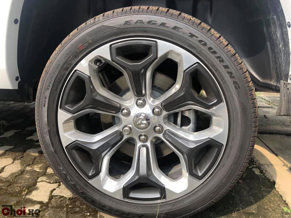 Sài Thành đón chiếc bán tải khủng Ram 1500 Limited đầu tiên