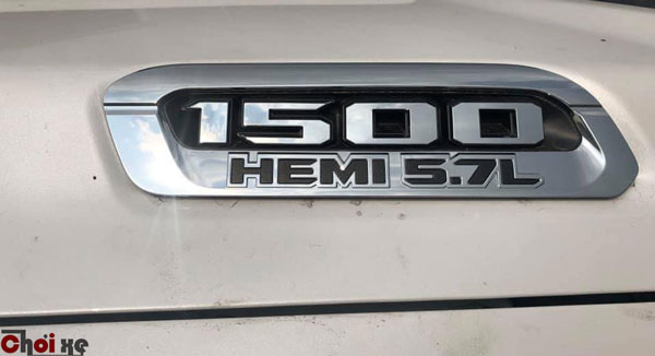 Sài Thành đón chiếc bán tải khủng Ram 1500 Limited đầu tiên